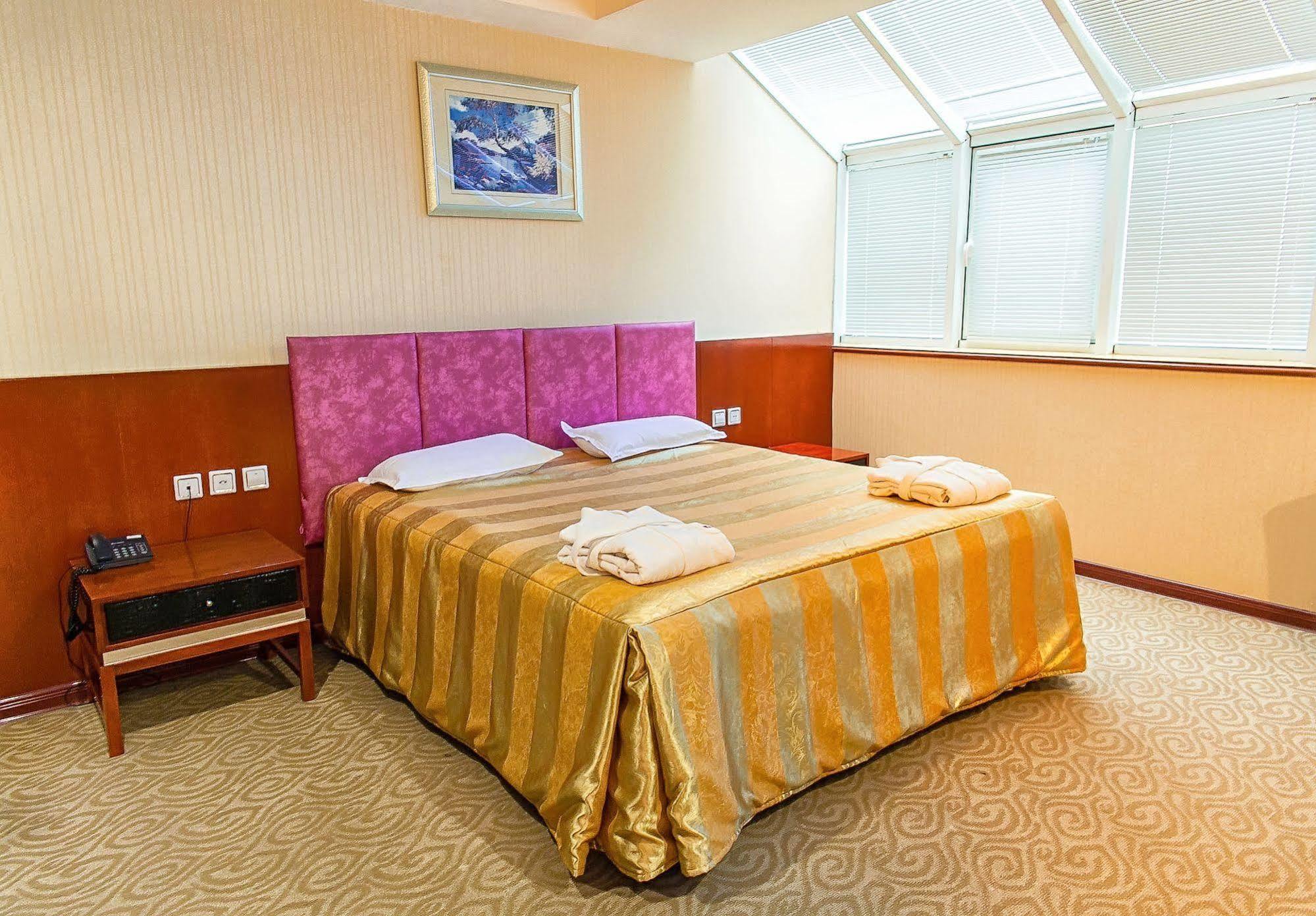 Renion Residence Hotel Almaty Exterior photo